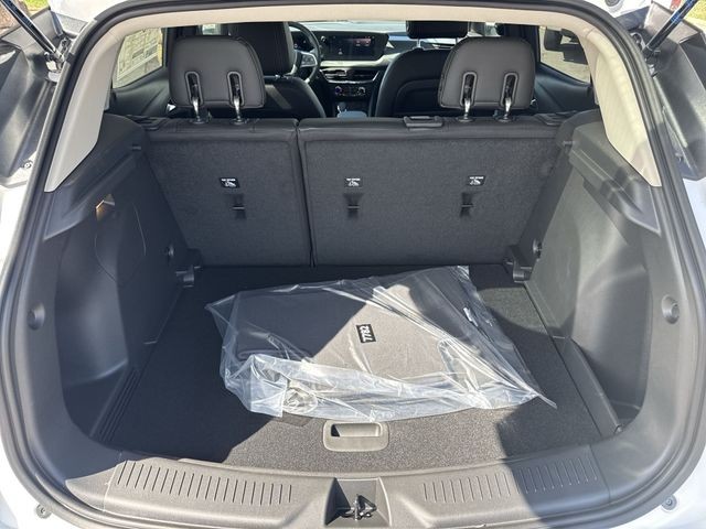 Buick Encore GX Vehicle Full-screen Gallery Image 23