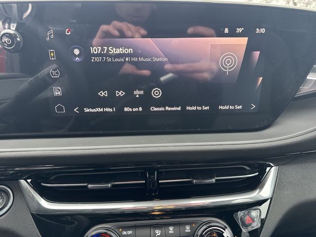 Buick Envista Vehicle Full-screen Gallery Image 16