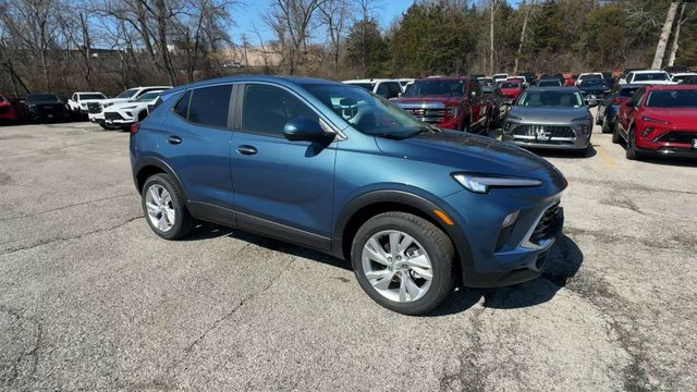 Buick Encore GX Vehicle Full-screen Gallery Image 02