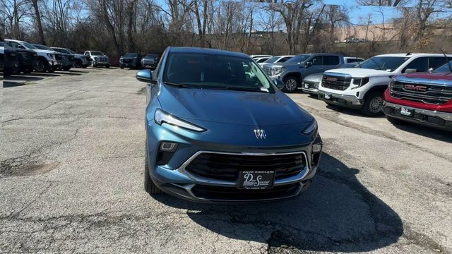 Buick Encore GX Vehicle Full-screen Gallery Image 03