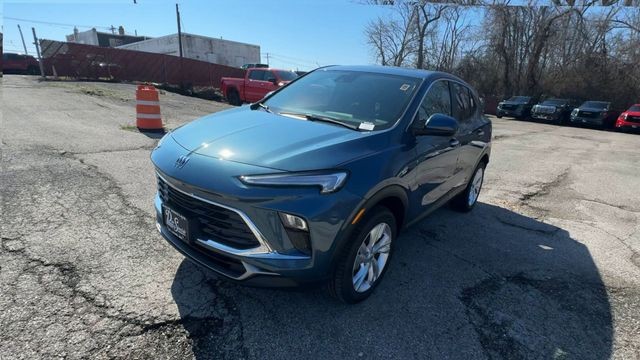 Buick Encore GX Vehicle Full-screen Gallery Image 04