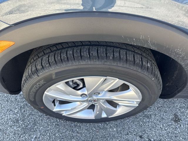 Buick Encore GX Vehicle Full-screen Gallery Image 10