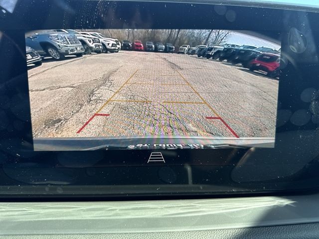 Buick Encore GX Vehicle Full-screen Gallery Image 17