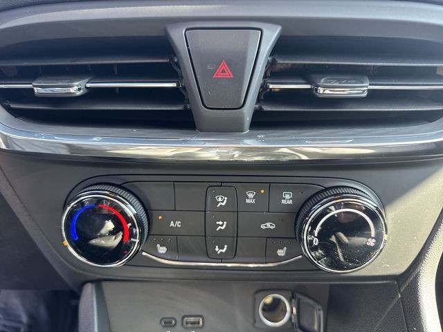 Buick Encore GX Vehicle Full-screen Gallery Image 18