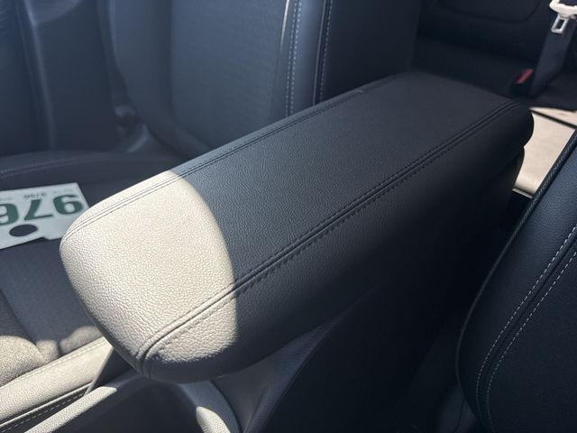 Buick Encore GX Vehicle Full-screen Gallery Image 20