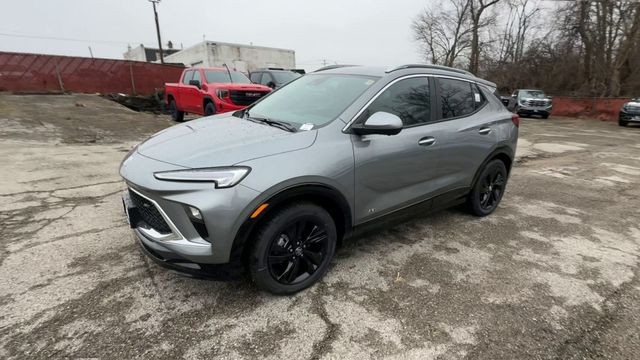 Buick Encore GX Vehicle Full-screen Gallery Image 04