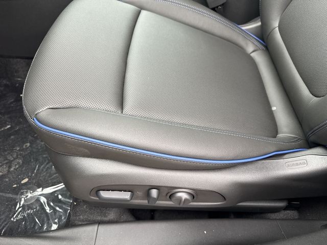 Buick Encore GX Vehicle Full-screen Gallery Image 12