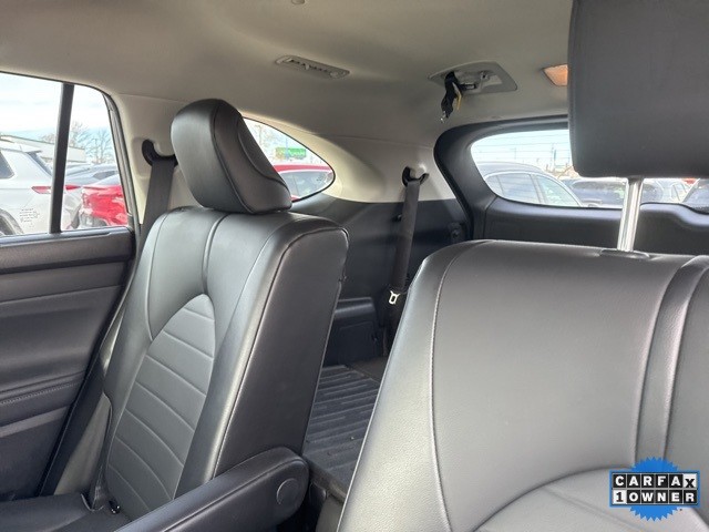 Toyota Highlander Vehicle Full-screen Gallery Image 09