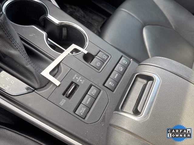 Toyota Highlander Vehicle Full-screen Gallery Image 18