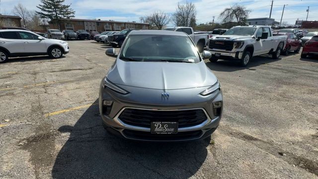 Buick Encore GX Vehicle Full-screen Gallery Image 03