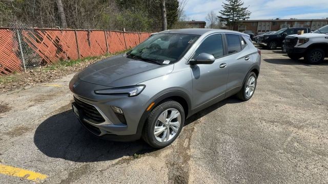 Buick Encore GX Vehicle Full-screen Gallery Image 04