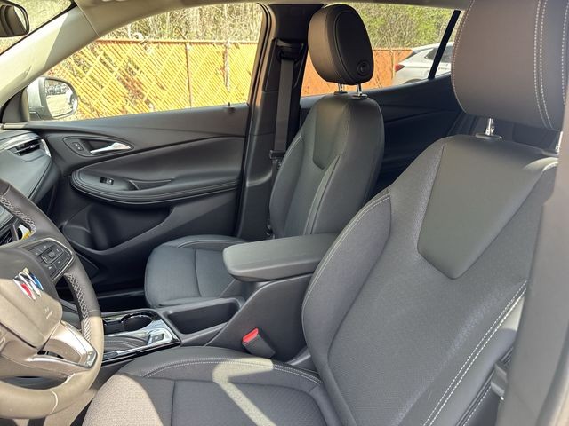 Buick Encore GX Vehicle Full-screen Gallery Image 11