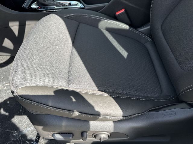 Buick Encore GX Vehicle Full-screen Gallery Image 12