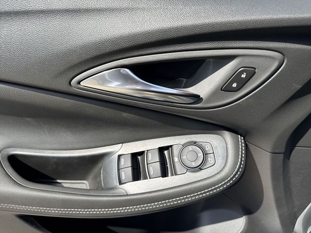 Buick Encore GX Vehicle Full-screen Gallery Image 13