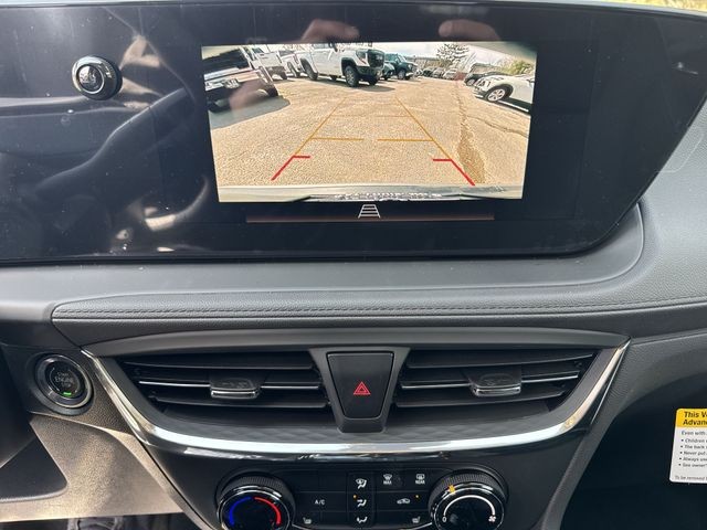 Buick Encore GX Vehicle Full-screen Gallery Image 17