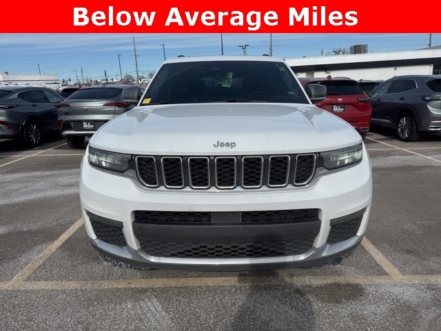 Jeep Grand Cherokee L Vehicle Full-screen Gallery Image 02