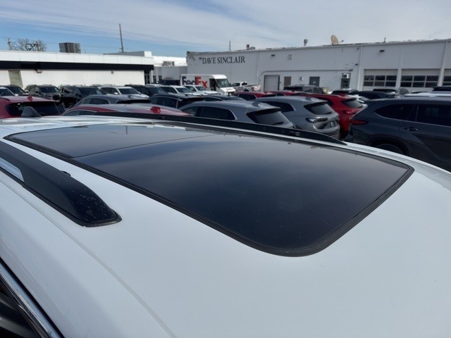 Jeep Grand Cherokee L Vehicle Full-screen Gallery Image 06