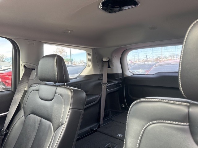 Jeep Grand Cherokee L Vehicle Full-screen Gallery Image 10