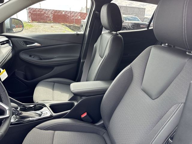 Buick Encore GX Vehicle Full-screen Gallery Image 11