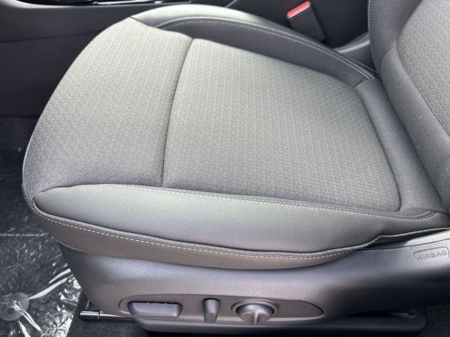 Buick Encore GX Vehicle Full-screen Gallery Image 12