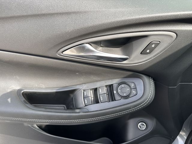 Buick Encore GX Vehicle Full-screen Gallery Image 13