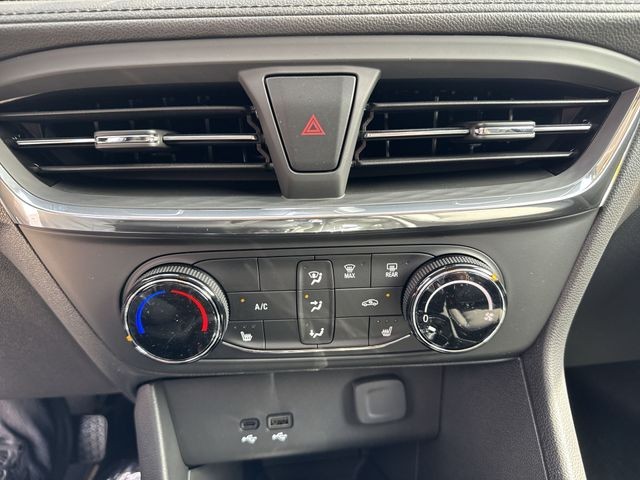 Buick Encore GX Vehicle Full-screen Gallery Image 18