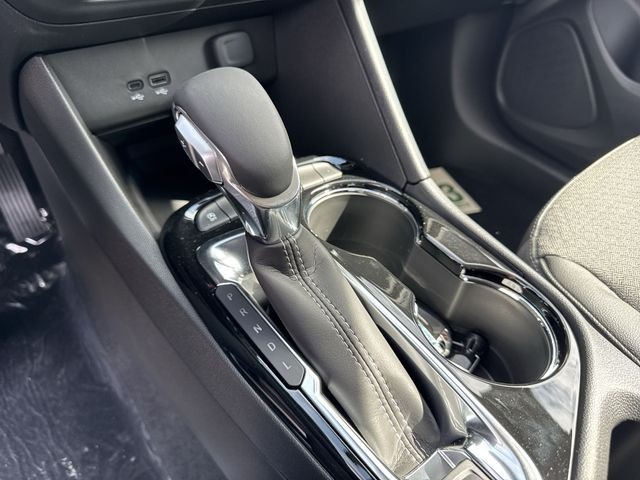 Buick Encore GX Vehicle Full-screen Gallery Image 19