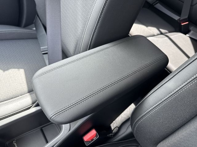 Buick Encore GX Vehicle Full-screen Gallery Image 20