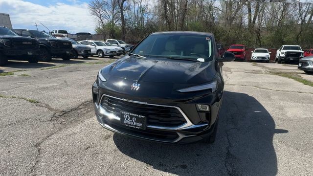 Buick Encore GX Vehicle Full-screen Gallery Image 03