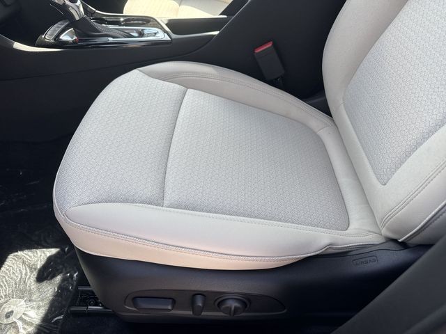 Buick Encore GX Vehicle Full-screen Gallery Image 12