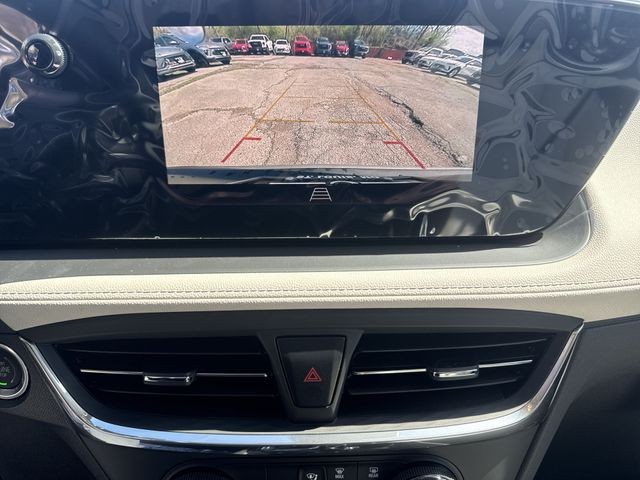 Buick Encore GX Vehicle Full-screen Gallery Image 17