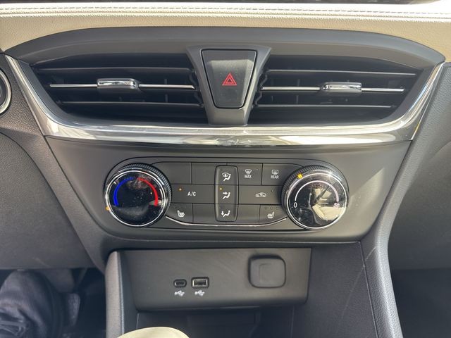 Buick Encore GX Vehicle Full-screen Gallery Image 18