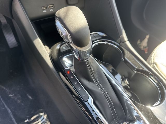 Buick Encore GX Vehicle Full-screen Gallery Image 19