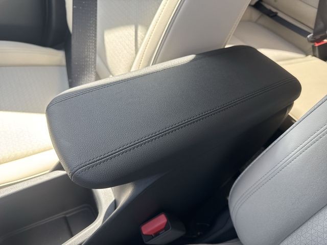 Buick Encore GX Vehicle Full-screen Gallery Image 20