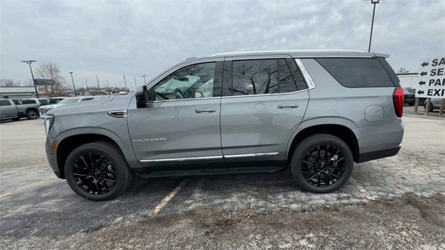 GMC Yukon Vehicle Full-screen Gallery Image 05