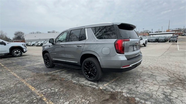 GMC Yukon Vehicle Full-screen Gallery Image 06