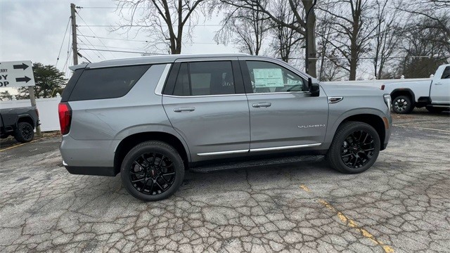 GMC Yukon Vehicle Full-screen Gallery Image 09