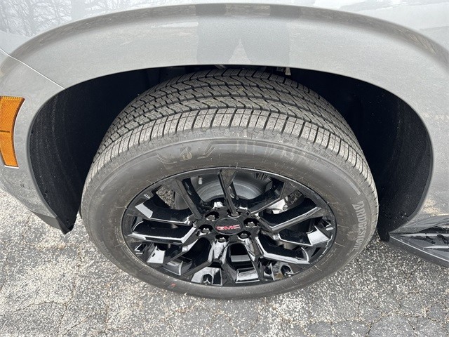 GMC Yukon Vehicle Full-screen Gallery Image 10