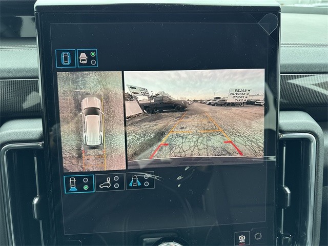 GMC Yukon Vehicle Full-screen Gallery Image 17