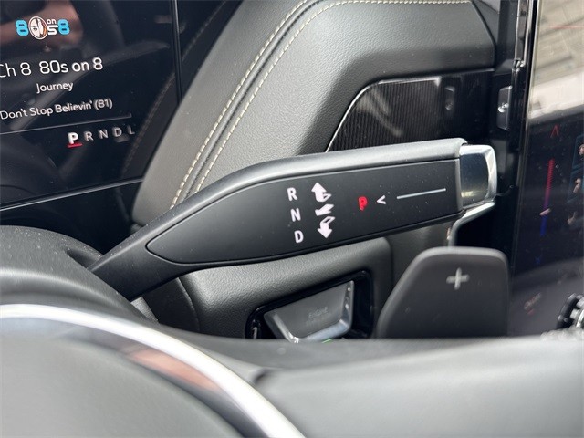 GMC Yukon Vehicle Full-screen Gallery Image 20