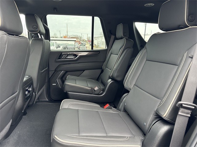 GMC Yukon Vehicle Full-screen Gallery Image 22