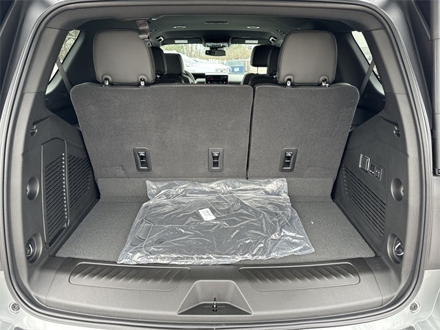 GMC Yukon Vehicle Full-screen Gallery Image 25