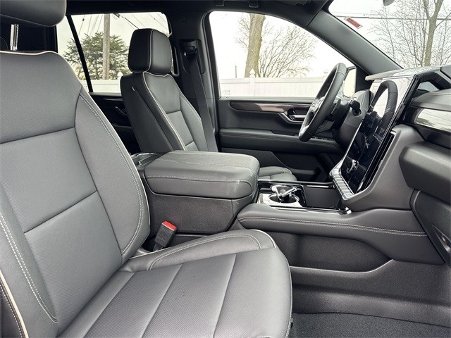 GMC Yukon Vehicle Full-screen Gallery Image 26