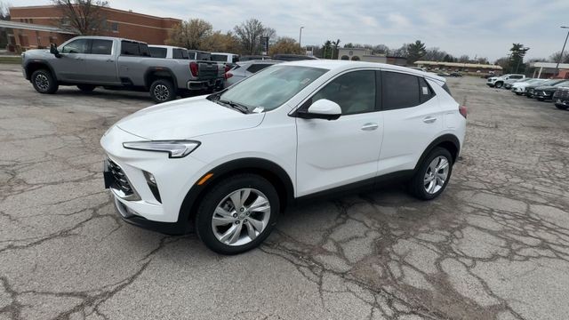 Buick Encore GX Vehicle Full-screen Gallery Image 04