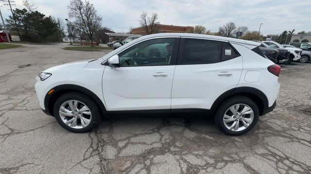 Buick Encore GX Vehicle Full-screen Gallery Image 05