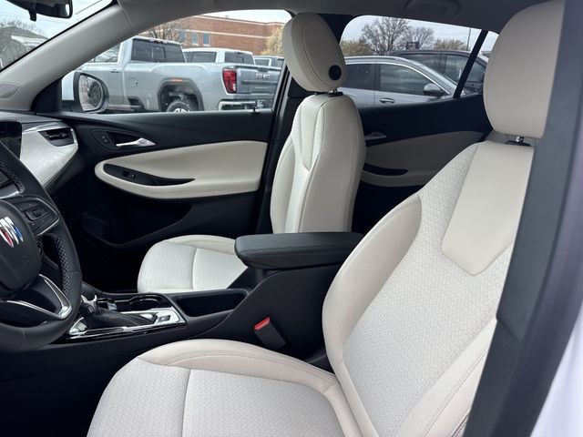 Buick Encore GX Vehicle Full-screen Gallery Image 11