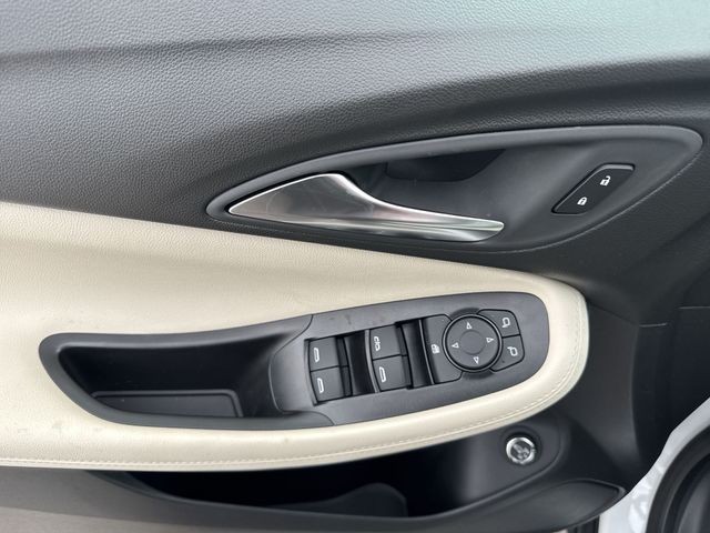Buick Encore GX Vehicle Full-screen Gallery Image 13