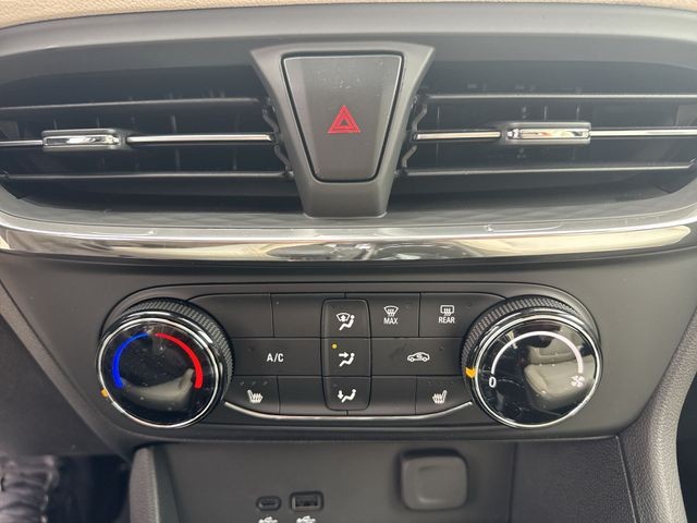 Buick Encore GX Vehicle Full-screen Gallery Image 18