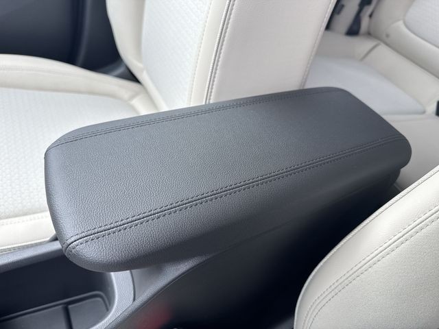 Buick Encore GX Vehicle Full-screen Gallery Image 20