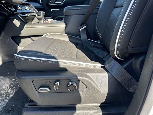 GMC Sierra 1500 Vehicle Full-screen Gallery Image 12